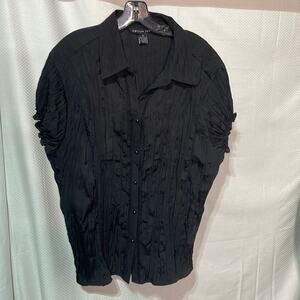 Antilla Femme 3x black cap sleeve crinkle button blouse worn once euc shaped fit
